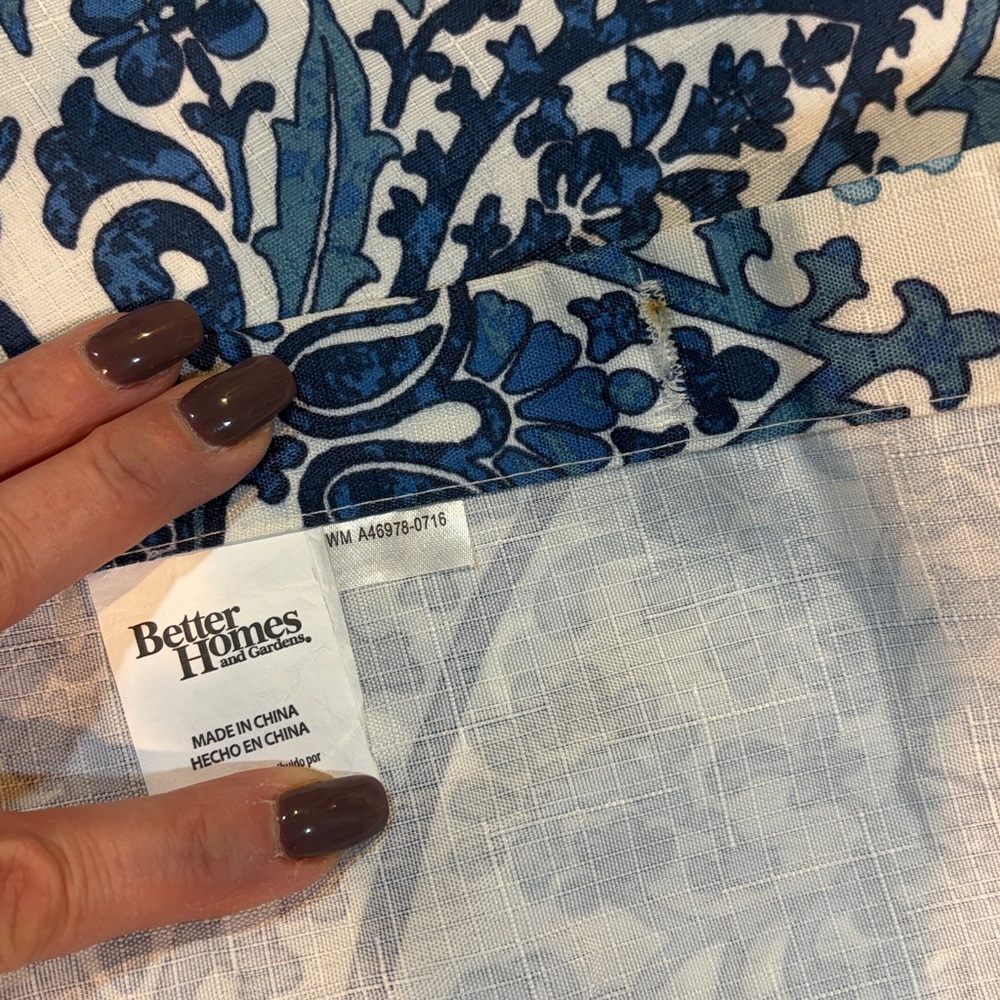 Brand new out of the packaging Beautiful Blues and White shower Curtain - Picture 8 of 8